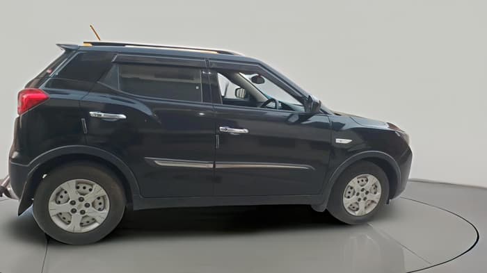 2022 Mahindra XUV300 W4 1.2 PETROL, Petrol, Manual, 38,394 km, exterior