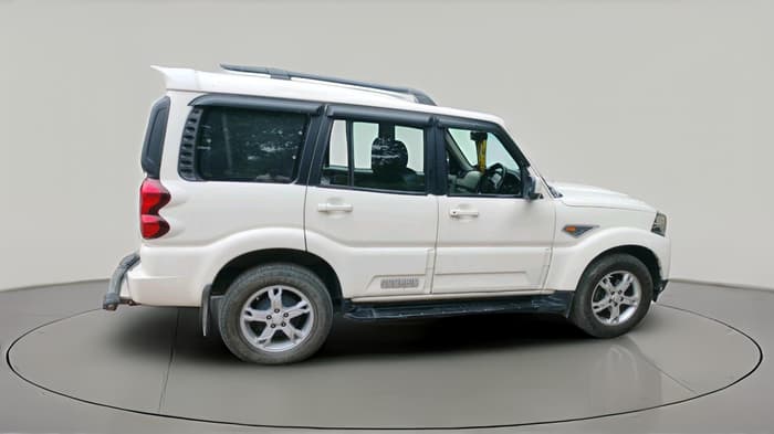 2015 Mahindra Scorpio S6 PLUS, Diesel, Manual, 1,79,561 km, exterior