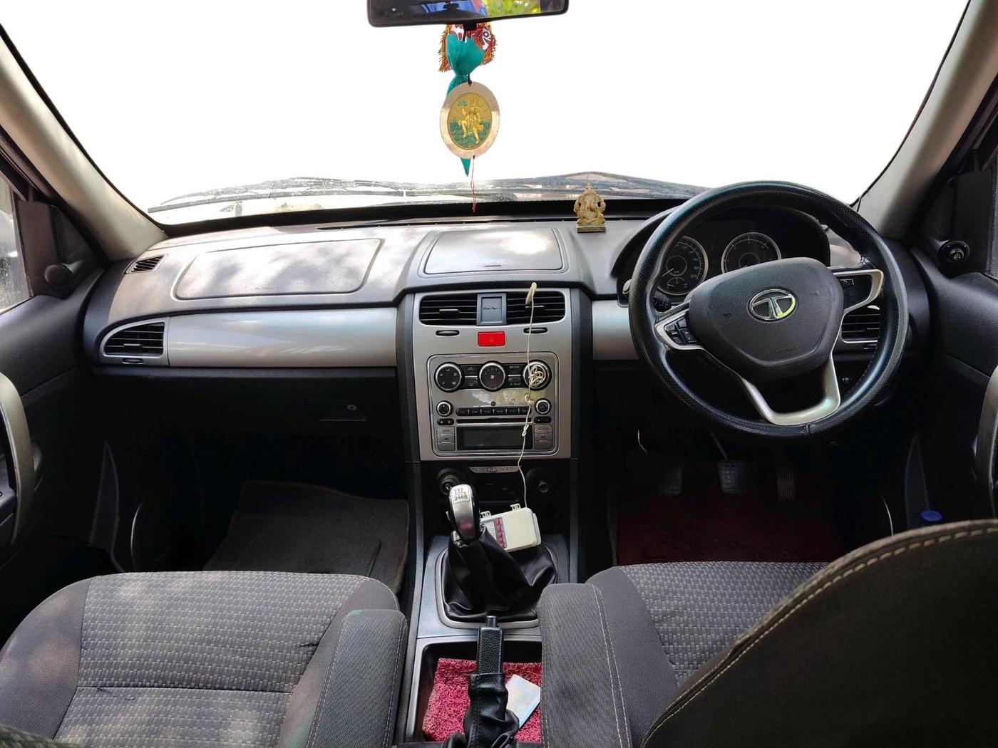 2015 Tata Safari Storme 2.2 VX 4X2, Diesel, Manual, 1,46,527 km, interior