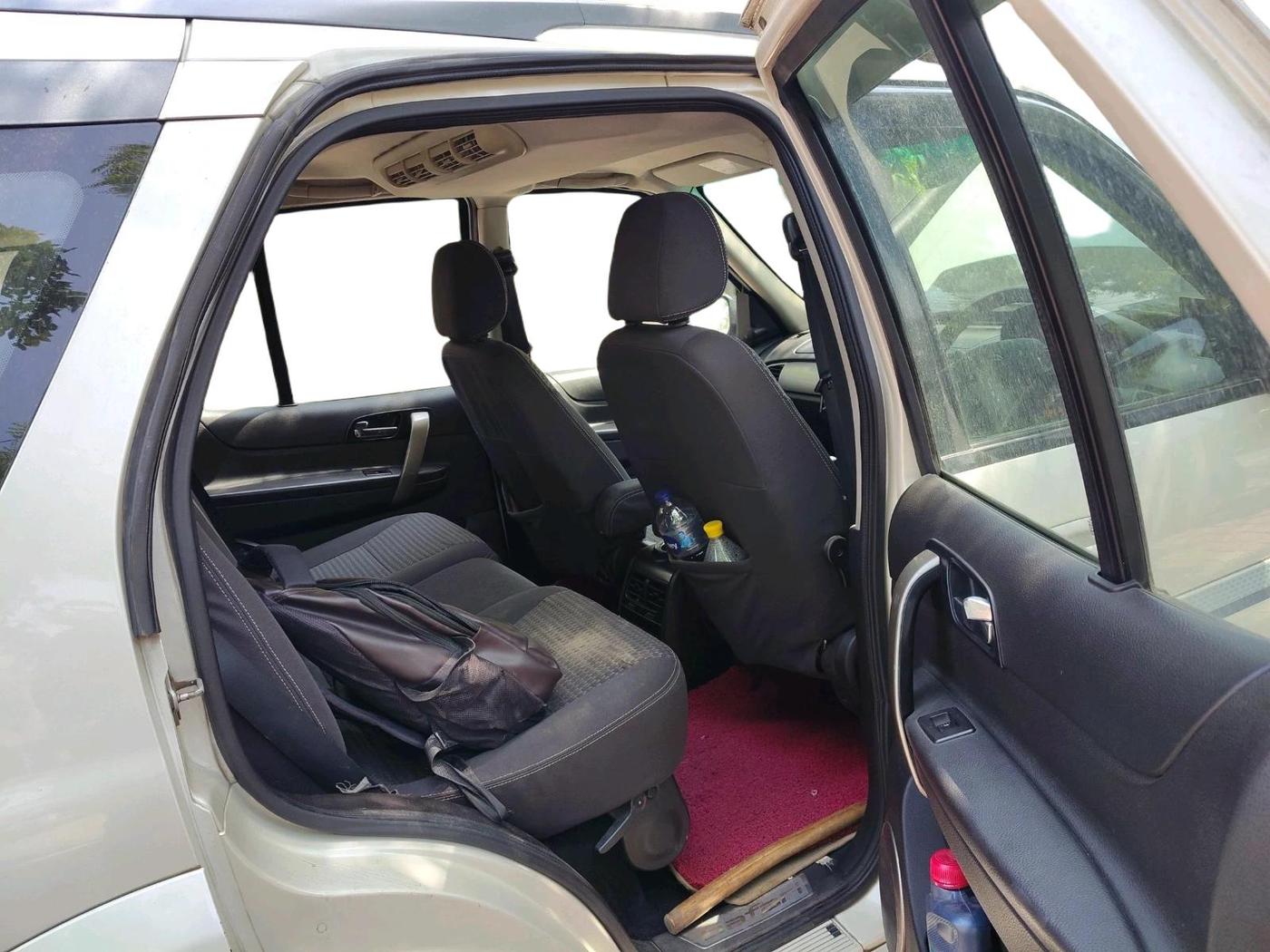 2015 Tata Safari Storme 2.2 VX 4X2, Diesel, Manual, 1,46,527 km, interior