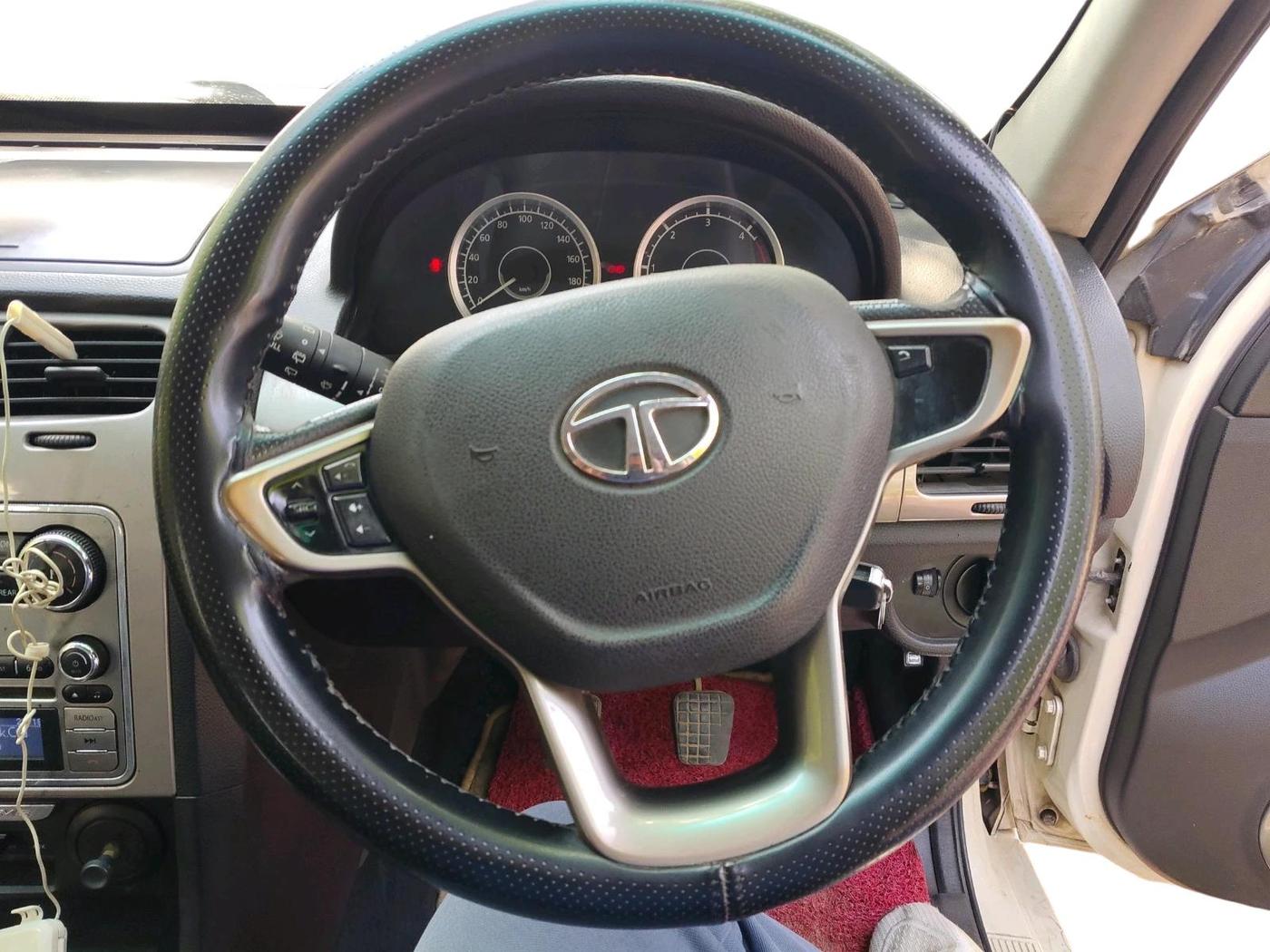 2015 Tata Safari Storme 2.2 VX 4X2, Diesel, Manual, 1,46,527 km, interior