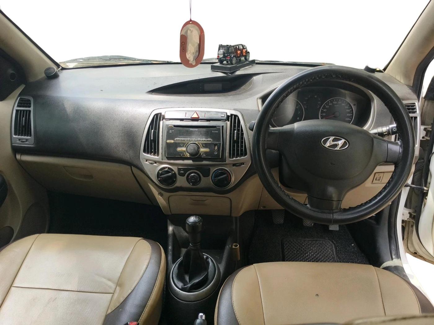 2012 Hyundai i20 MAGNA 1.2, Petrol, Manual, 89,428 km, interior