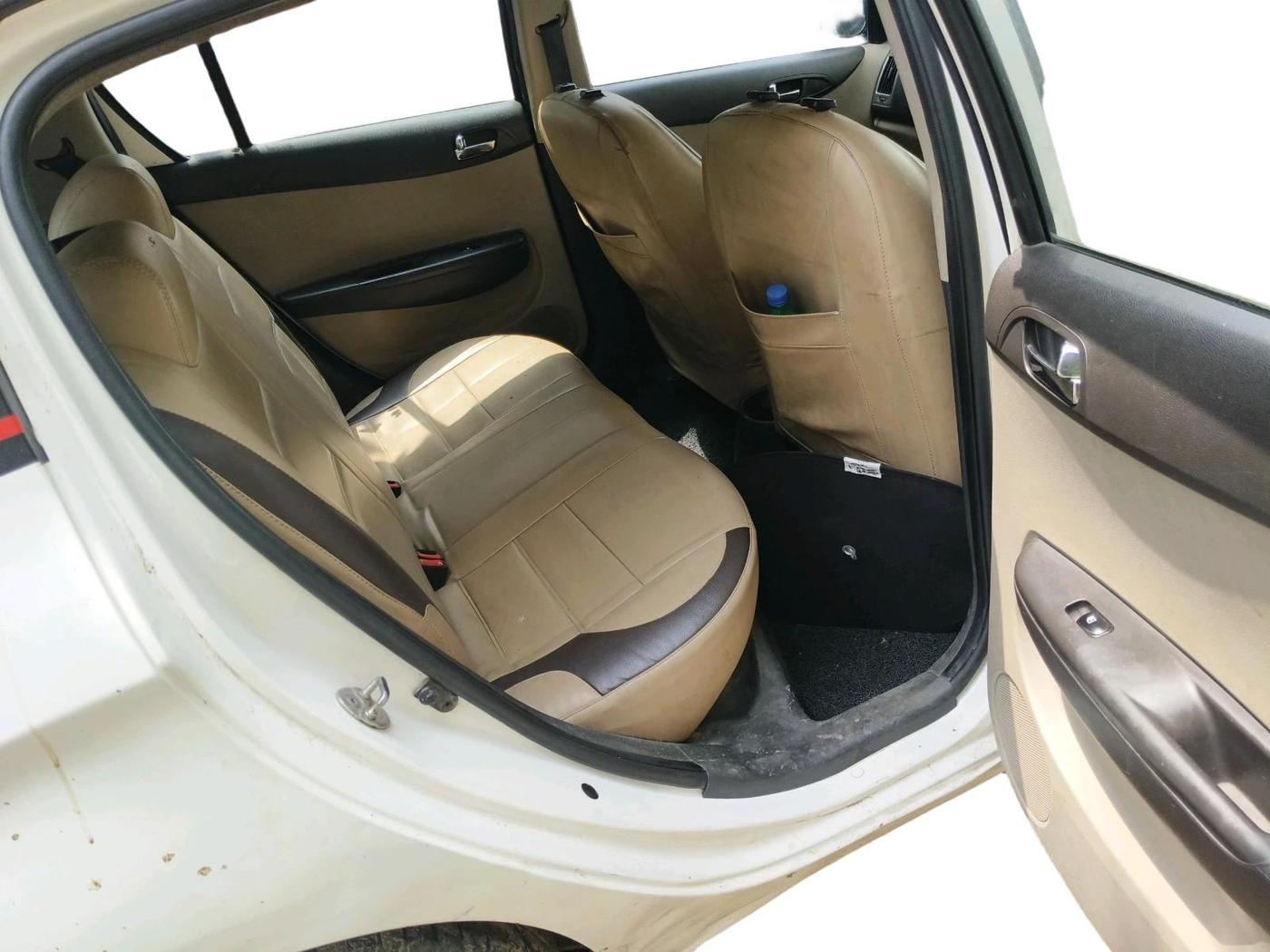 2012 Hyundai i20 MAGNA 1.2, Petrol, Manual, 89,428 km, interior