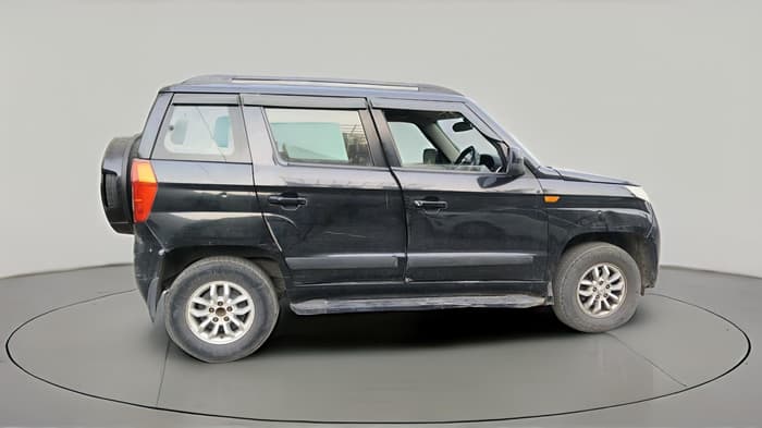 2016 Mahindra TUV300 T8, Diesel, Manual, 1,06,144 km, exterior