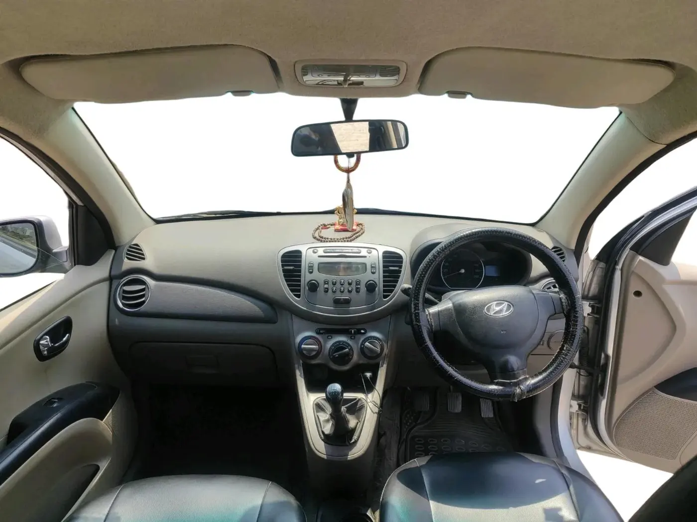 2011 Hyundai i10 SPORTZ 1.2, CNG, Manual, 1,47,802 km, interior