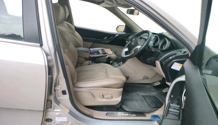 2017 Mahindra XUV500 W10 1.99, Diesel, Manual, 35,357 km, interior