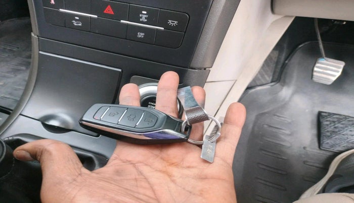 2017 Mahindra XUV500 W10 1.99, Diesel, Manual, 35,357 km, interior