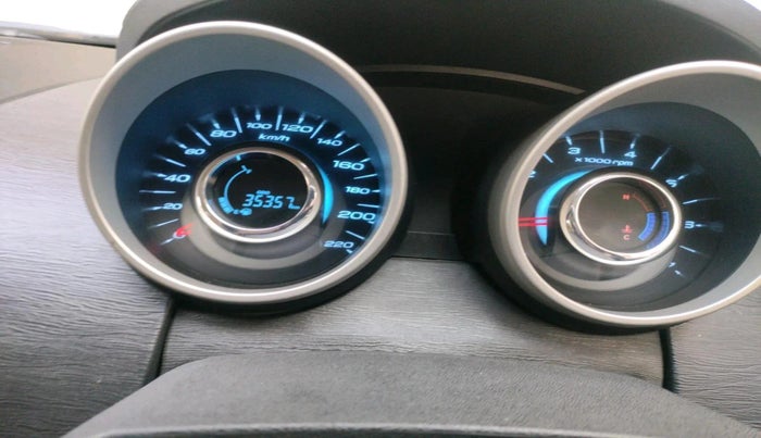 2017 Mahindra XUV500 W10 1.99, Diesel, Manual, 35,357 km, interior