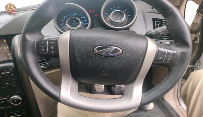 2017 Mahindra XUV500 W10 1.99, Diesel, Manual, 35,357 km, interior