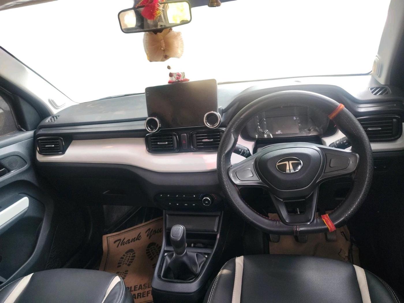 2025 Tata PUNCH PURE MT, Petrol, Manual, 10,284 km, interior