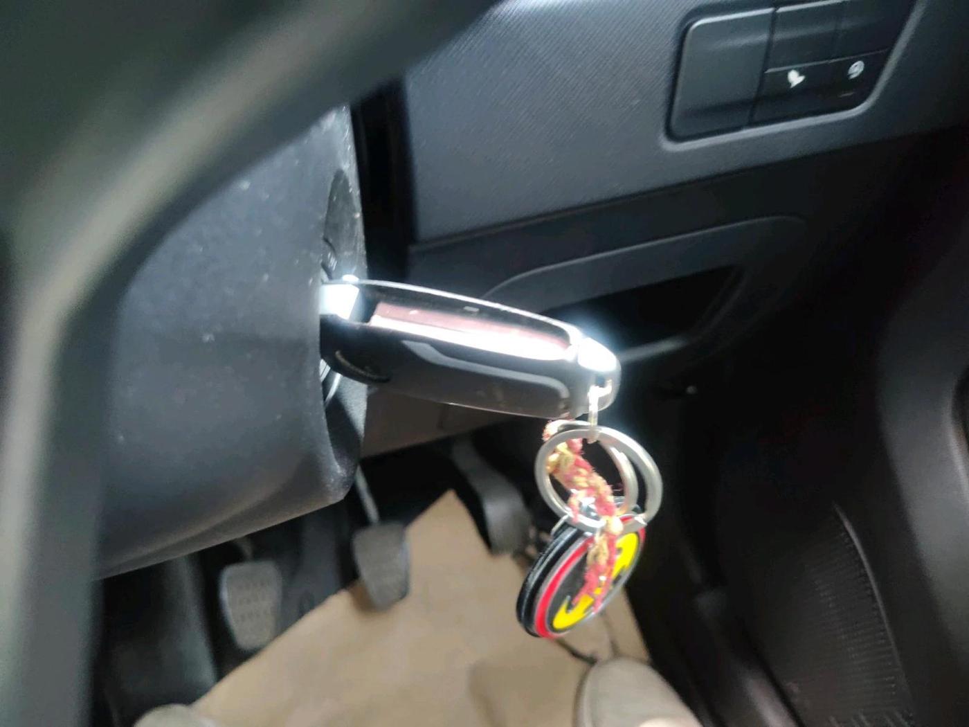 2025 Tata PUNCH PURE MT, Petrol, Manual, 10,284 km, interior
