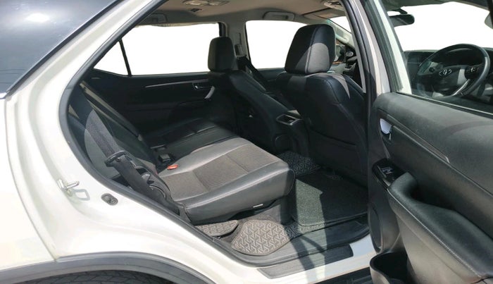 2021 Toyota Fortuner 4X2 MT 2.8 DIESEL, Diesel, Manual, 50,982 km, interior