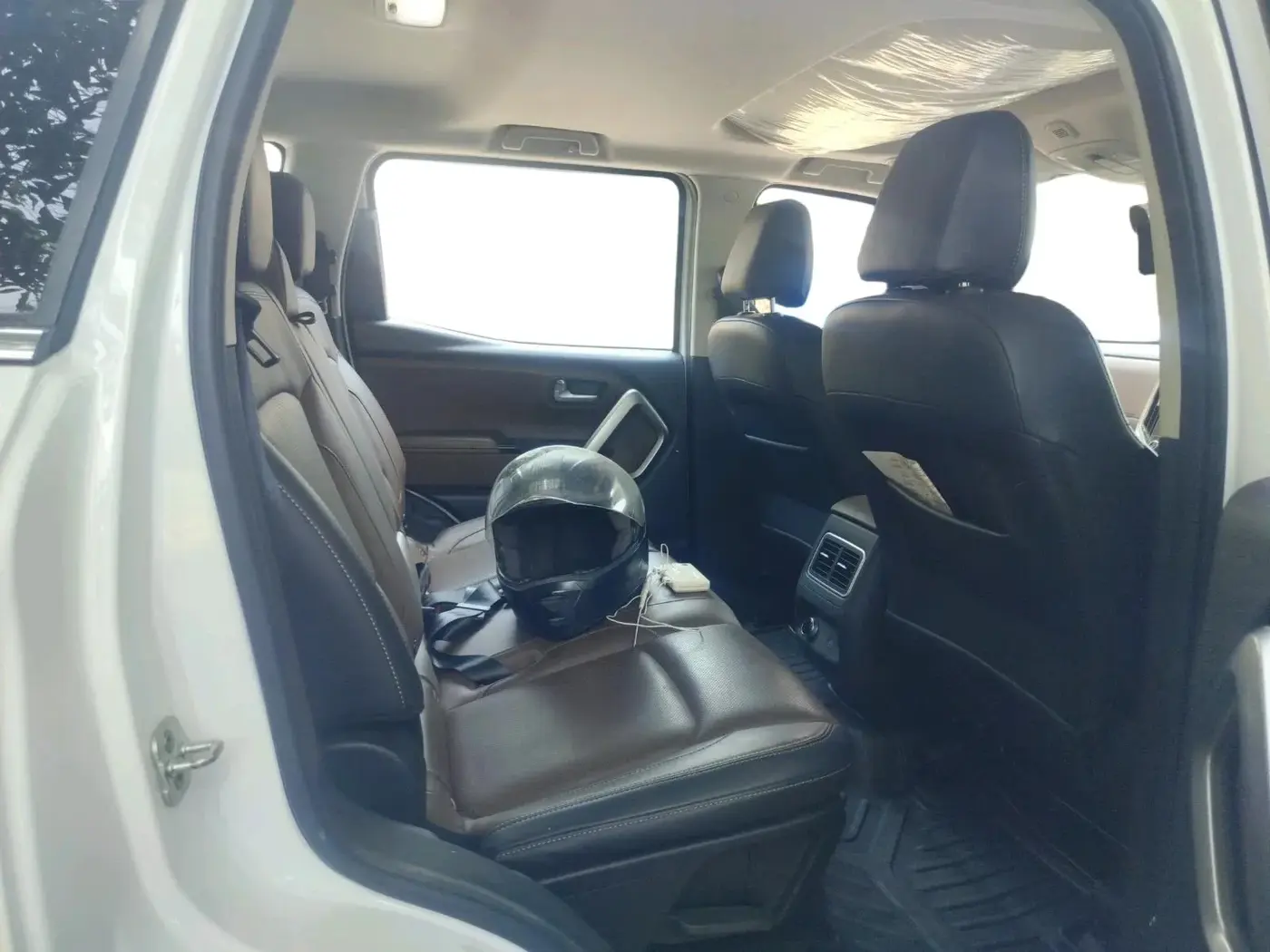 2024 Mahindra SCORPIO-N Z8 L DIESEL MT 2WD 7 STR, Diesel, Manual, 4,919 km, interior