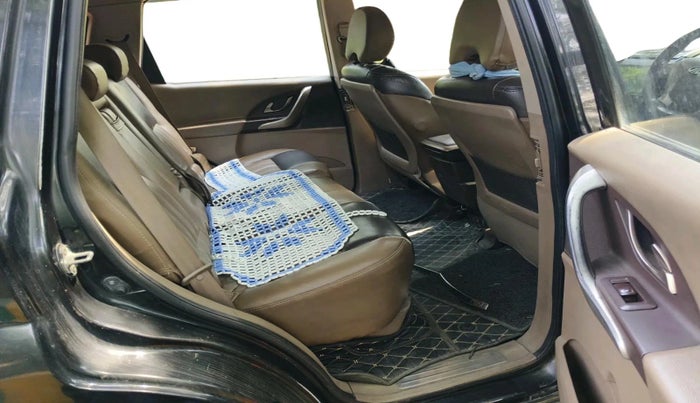 2013 Mahindra XUV500 W6, Diesel, Manual, 1,31,298 km, interior