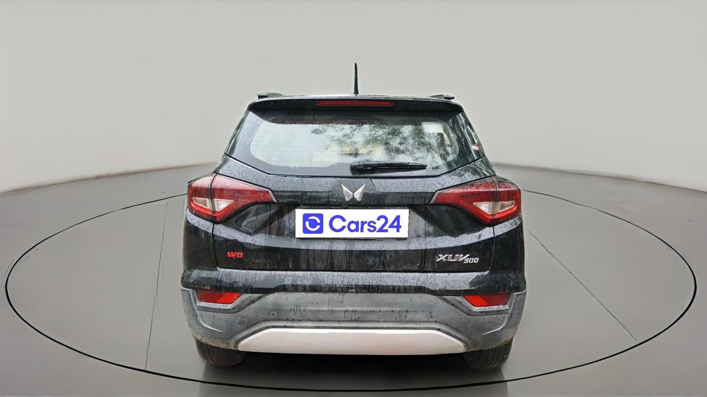 2022 Mahindra XUV300 W8 (O) 1.2 PETROL, Petrol, Manual, 45,000 km, exterior