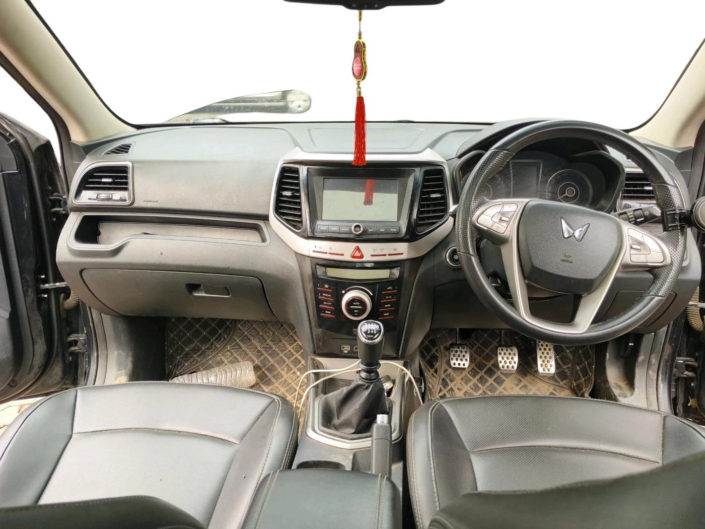 2022 Mahindra XUV300 W8 (O) 1.2 PETROL, Petrol, Manual, 45,000 km, interior