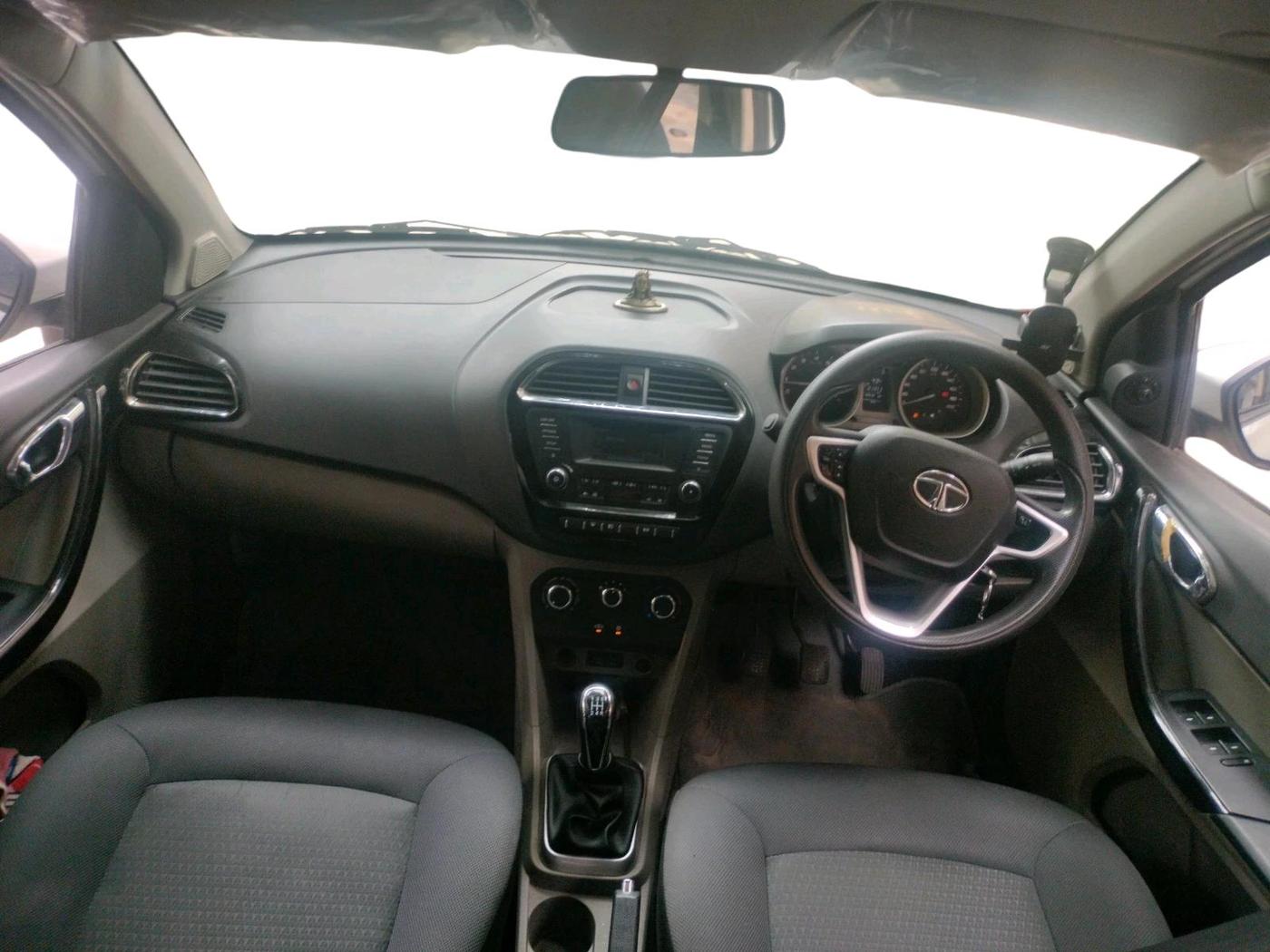 2016 Tata Tiago XZ PETROL, Petrol, Manual, 61,346 km, interior