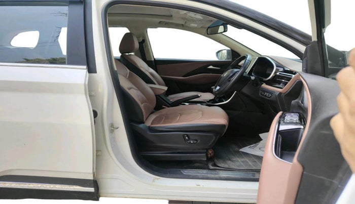 2023 MG HECTOR PLUS SHARP PRO 1.5 TURBO MT 7 STR, Petrol, Manual, 21,757 km, interior