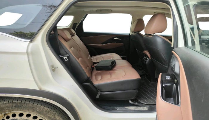 2023 MG HECTOR PLUS SHARP PRO 1.5 TURBO MT 7 STR, Petrol, Manual, 21,757 km, interior