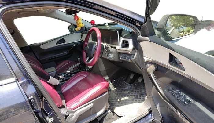 2023 Mahindra XUV700 AX 5 D MT 7 STR, Diesel, Manual, 60,539 km, interior