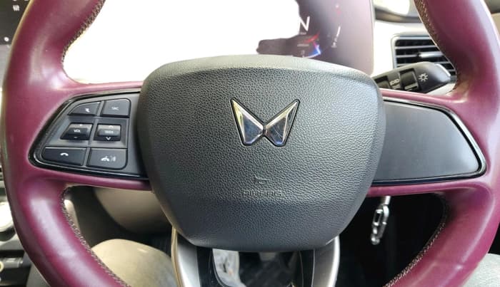 2023 Mahindra XUV700 AX 5 D MT 7 STR, Diesel, Manual, 60,539 km, interior