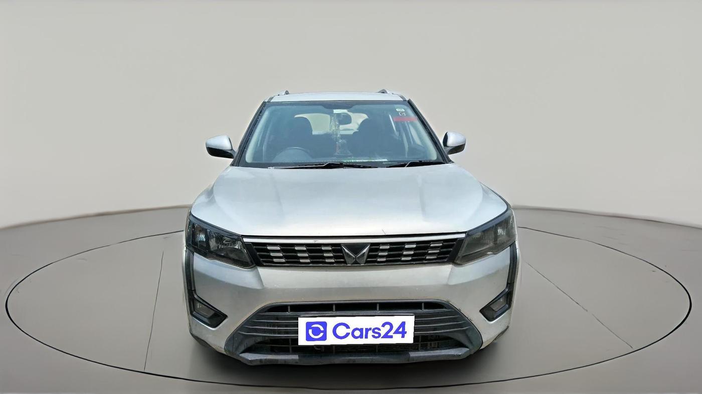 2022 Mahindra XUV300 W4 1.5 DIESEL, Diesel, Manual, 1,59,030 km, exterior