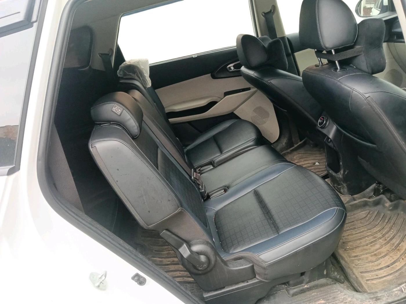 2025 KIA Carens Clavis HTE (O) 1.5 Diesel MT, Diesel, Manual, 35,216 km, interior