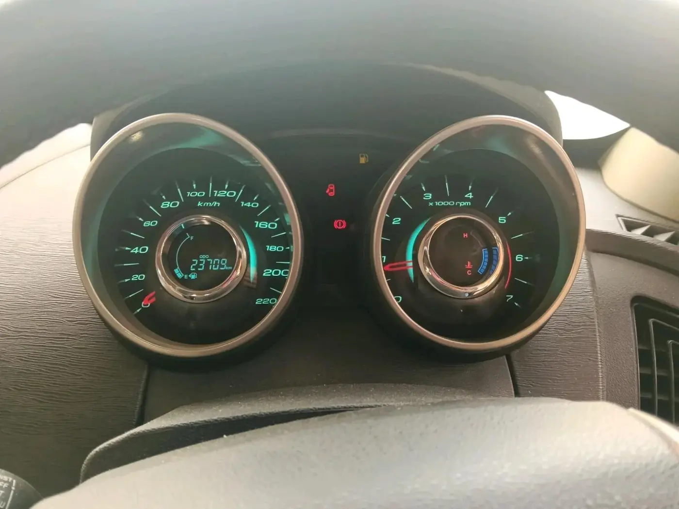 2021 Mahindra XUV500 W9, Diesel, Manual, 23,709 km, interior