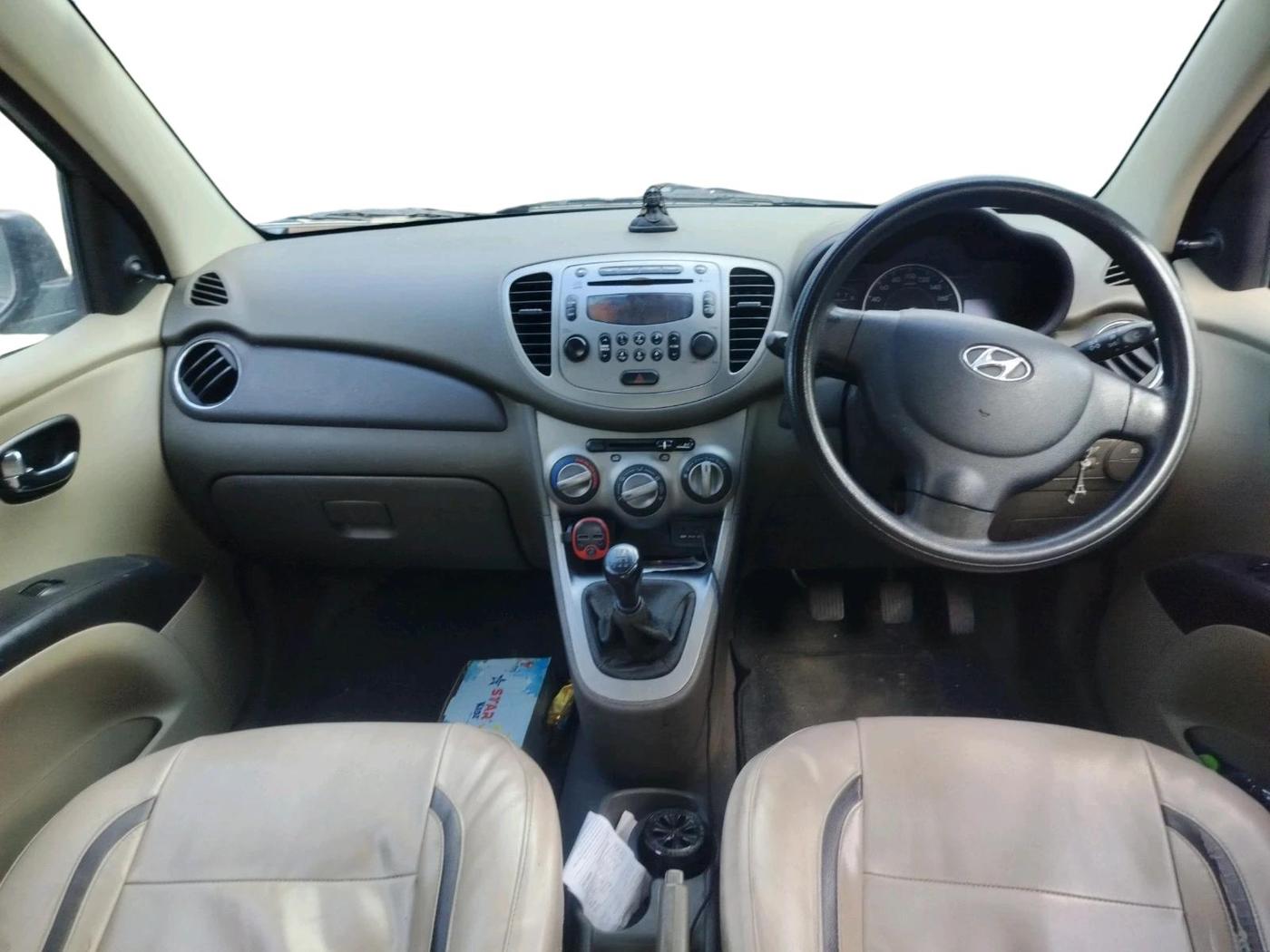 2015 Hyundai i10 SPORTZ 1.1, Petrol, Manual, 92,729 km, interior