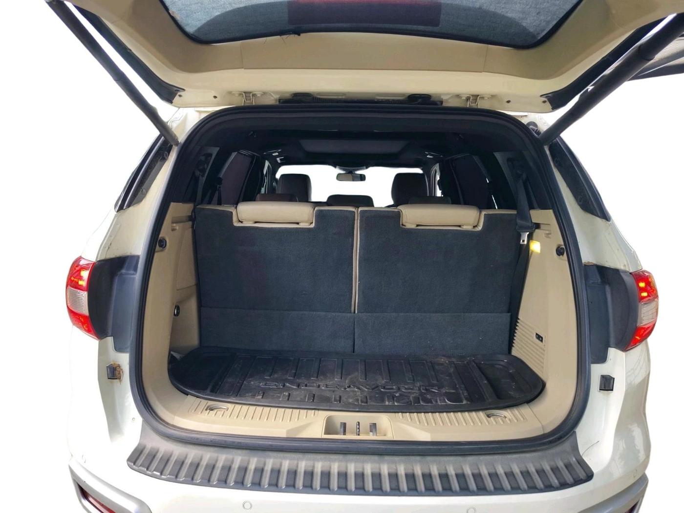 2017 Ford Endeavour TITANIUM 3.2 4X4 AT, Diesel, Automatic, 1,64,746 km, exterior