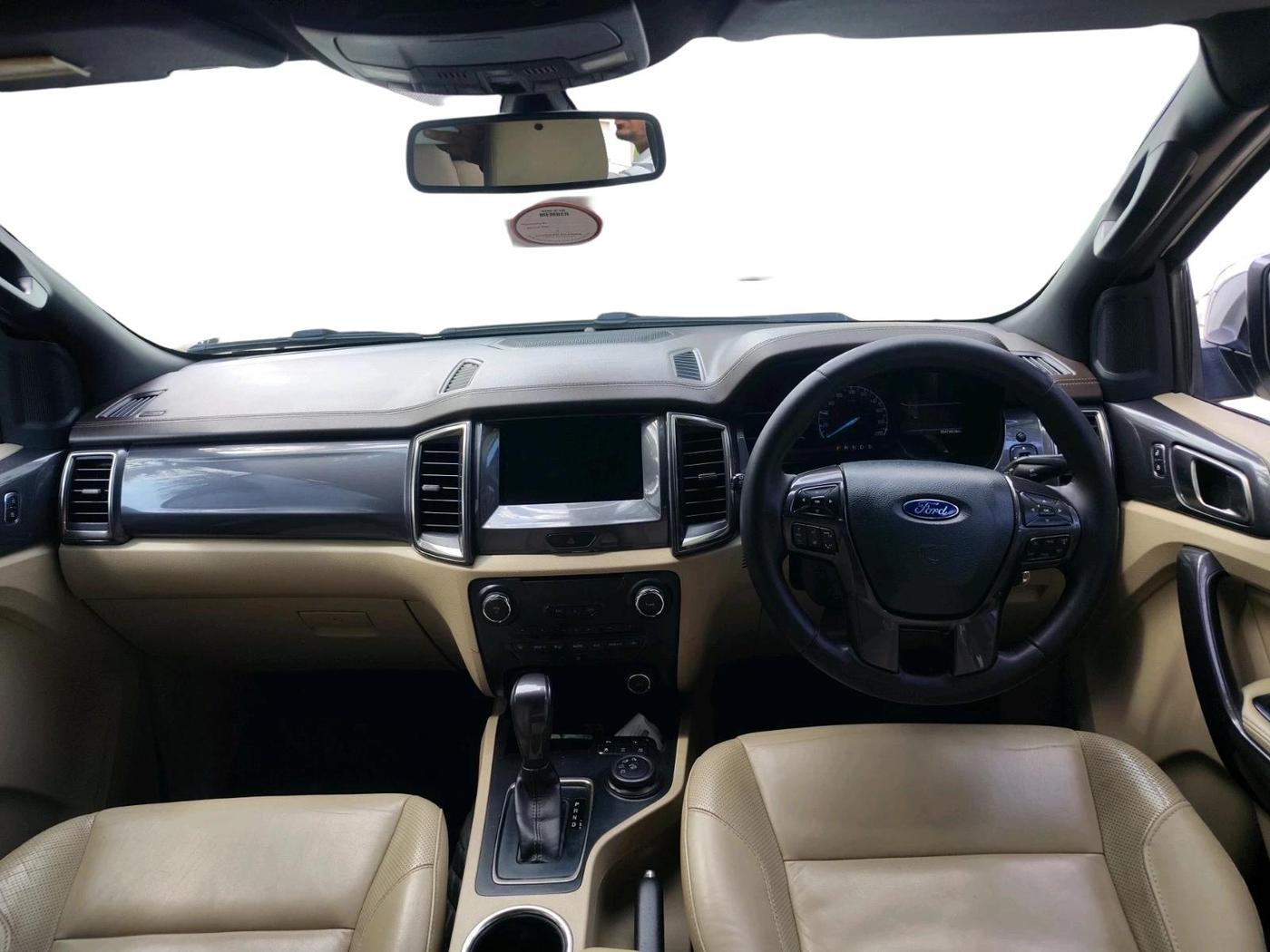 2017 Ford Endeavour TITANIUM 3.2 4X4 AT, Diesel, Automatic, 1,64,746 km, interior
