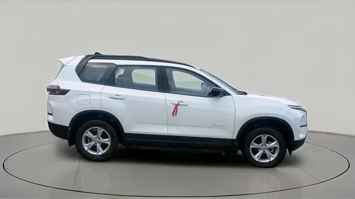 2025 Tata Safari Pure X 7 STR AT, Diesel, Automatic, 3,418 km, exterior