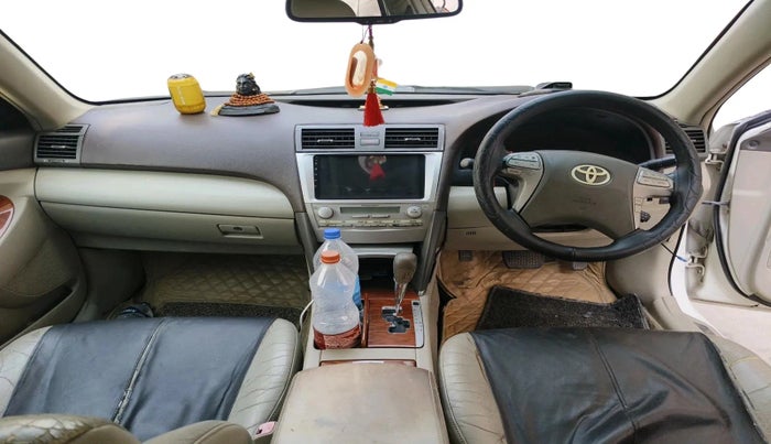 2011 Toyota Camry W4 AT, Petrol, Automatic, 2,25,880 km, interior