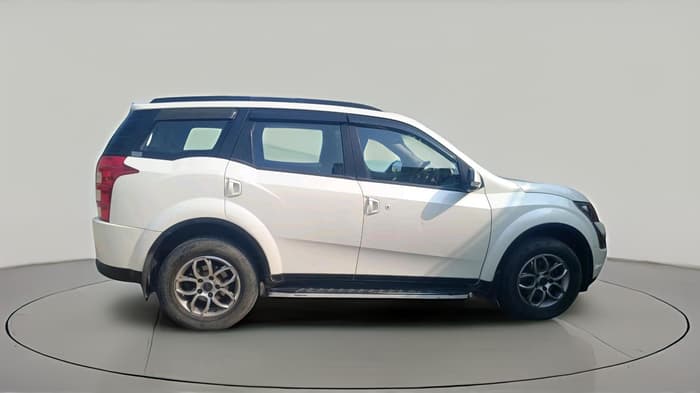 2017 Mahindra XUV500 W6, Diesel, Manual, 60,800 km, exterior