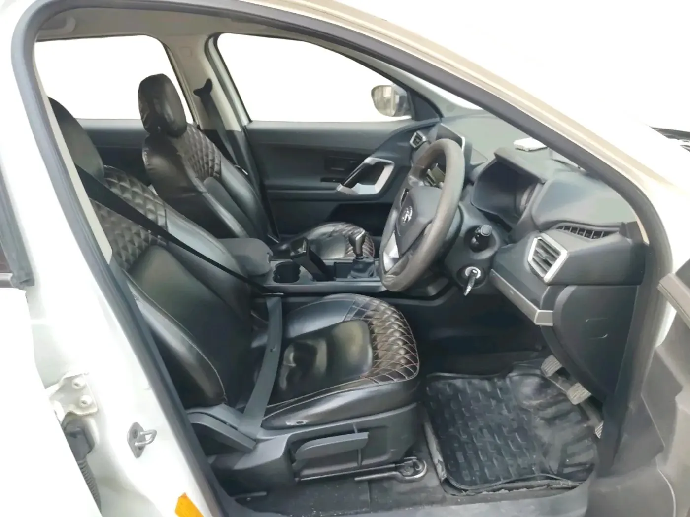2021 Tata Harrier XM 2.0L KRYOTEC, Diesel, Manual, 91,837 km, interior