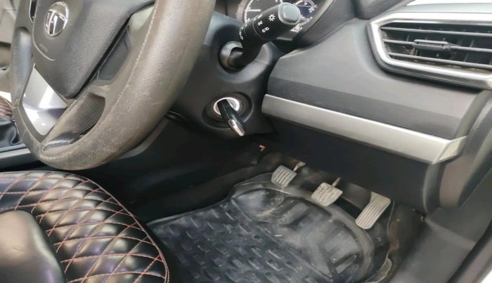2021 Tata Harrier XM 2.0L KRYOTEC, Diesel, Manual, 91,837 km, interior