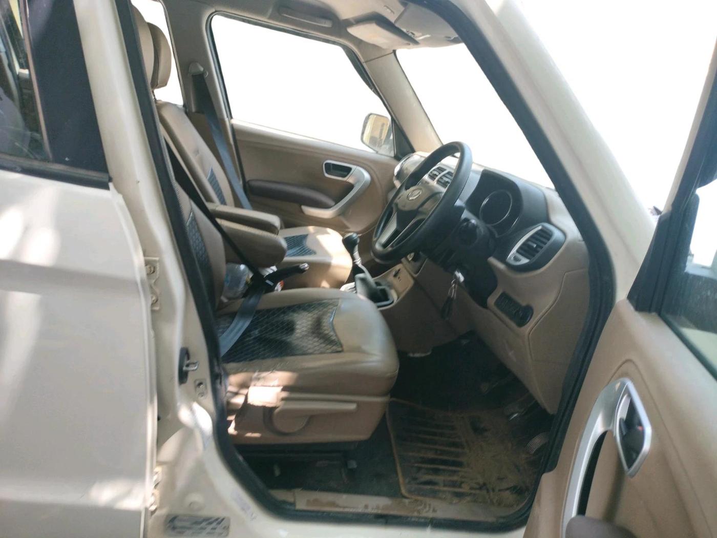 2016 Mahindra TUV300 T8, Diesel, Manual, 1,15,952 km, interior