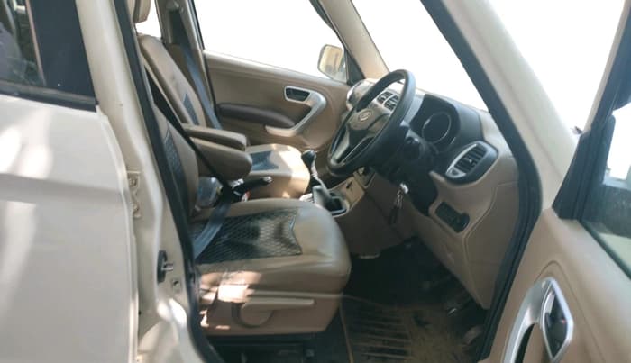 2016 Mahindra TUV300 T8, Diesel, Manual, 1,15,952 km, interior