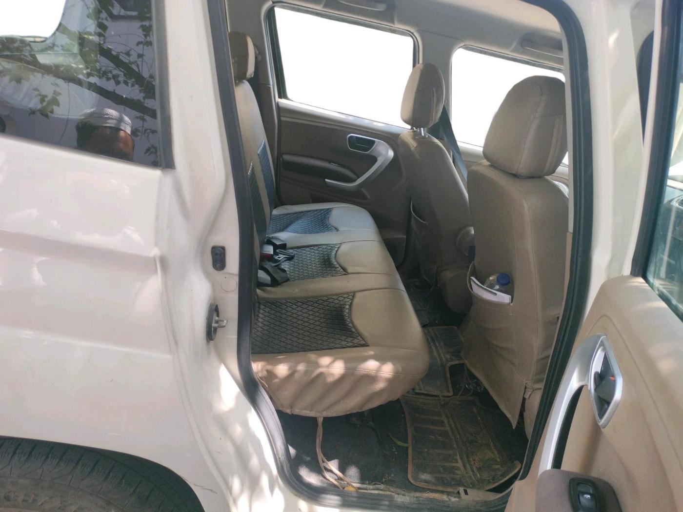 2016 Mahindra TUV300 T8, Diesel, Manual, 1,15,952 km, interior