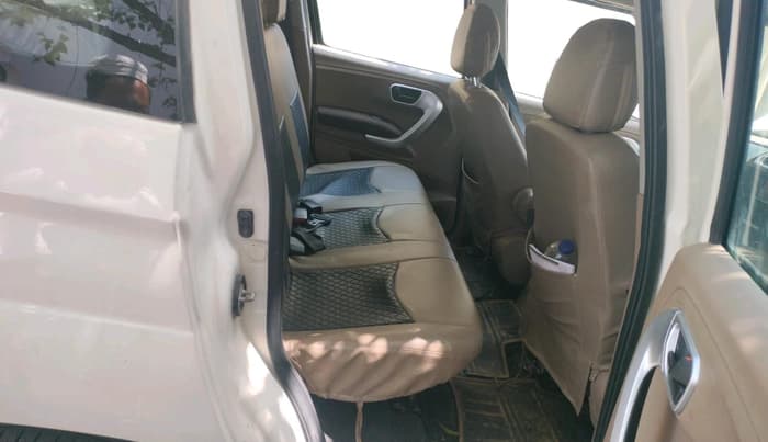 2016 Mahindra TUV300 T8, Diesel, Manual, 1,15,952 km, interior