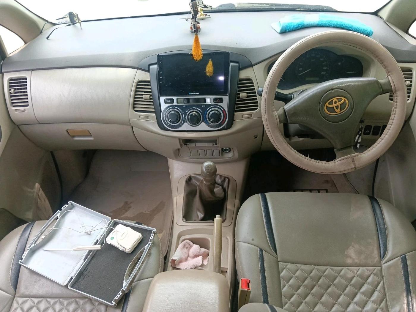 2014 Toyota Innova 2.5 G2 7STR, Diesel, Manual, 2,09,091 km, interior