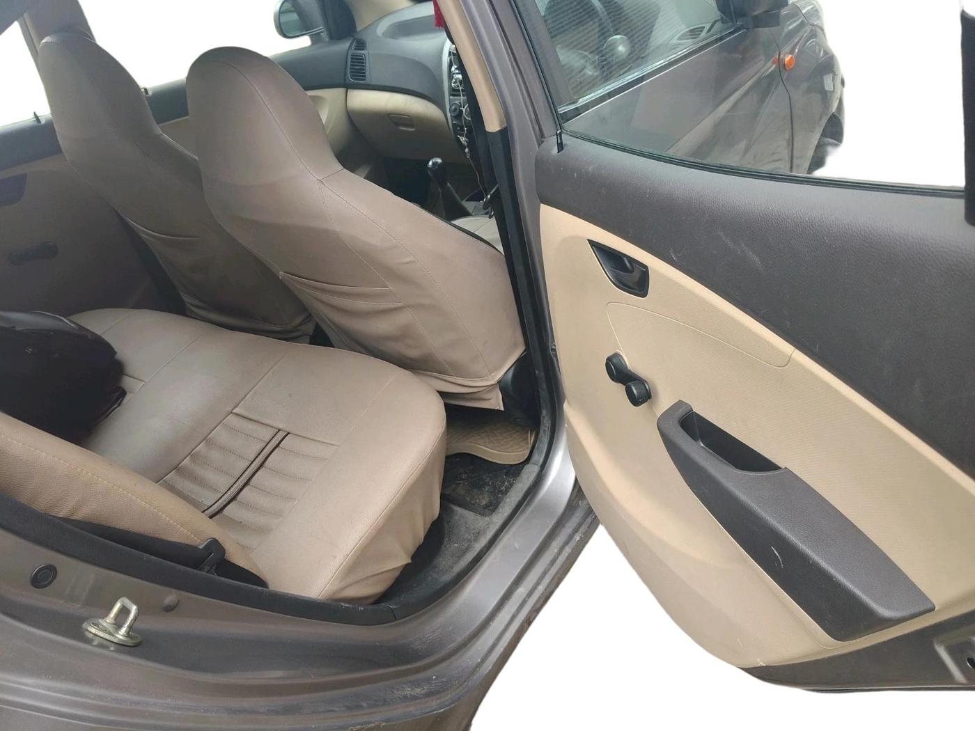 2013 Hyundai Eon ERA +, Petrol, Manual, 1,02,094 km, interior