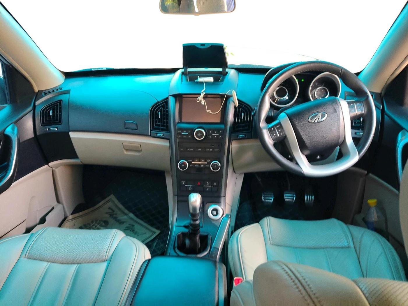 2017 Mahindra XUV500 W10, Diesel, Manual, 80,049 km, interior