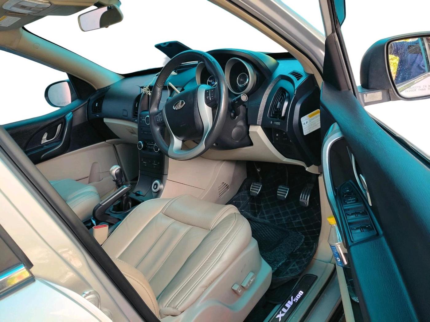 2017 Mahindra XUV500 W10, Diesel, Manual, 80,049 km, interior
