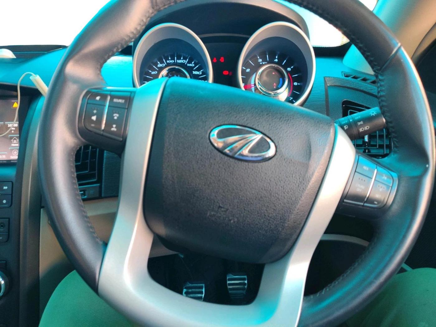 2017 Mahindra XUV500 W10, Diesel, Manual, 80,049 km, interior