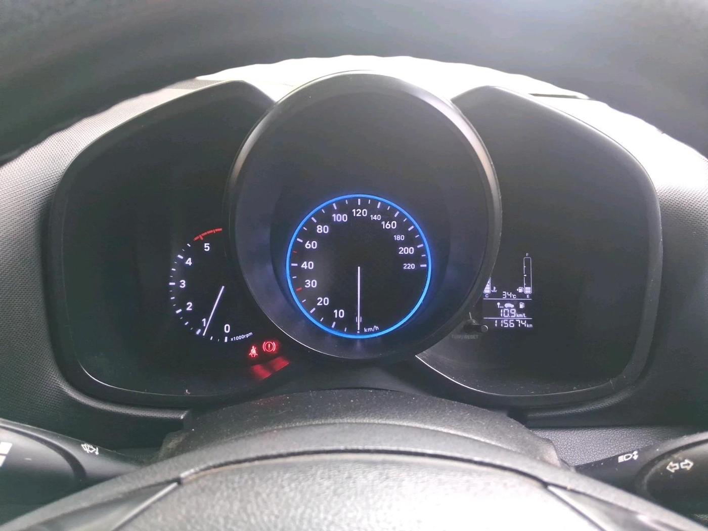2020 Hyundai VENUE S 1.5 CRDI, Diesel, Manual, 1,15,674 km, interior