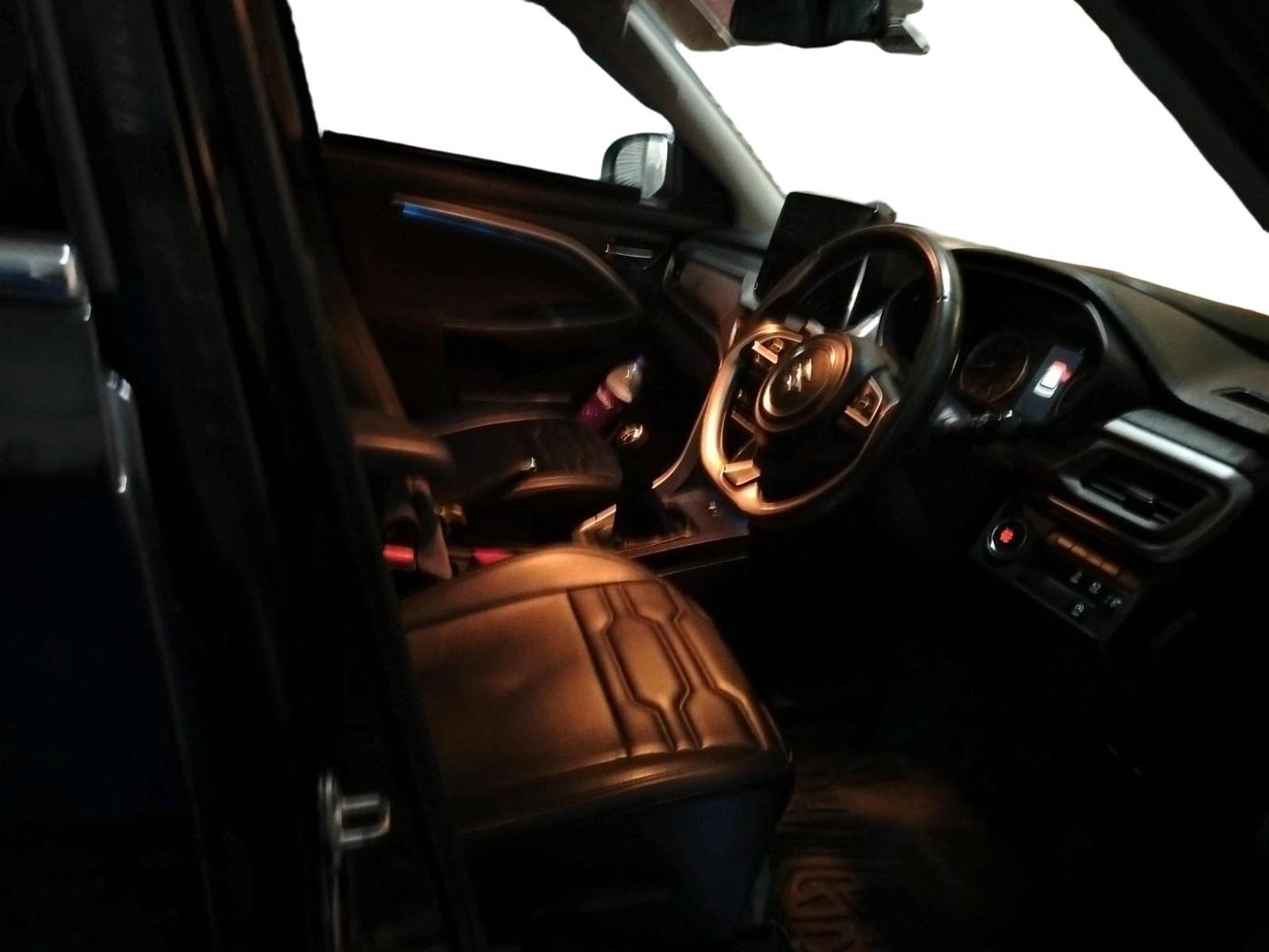 2024 Maruti BREZZA ZXI + SMART HYBRID, Petrol, Manual, 39,594 km, interior