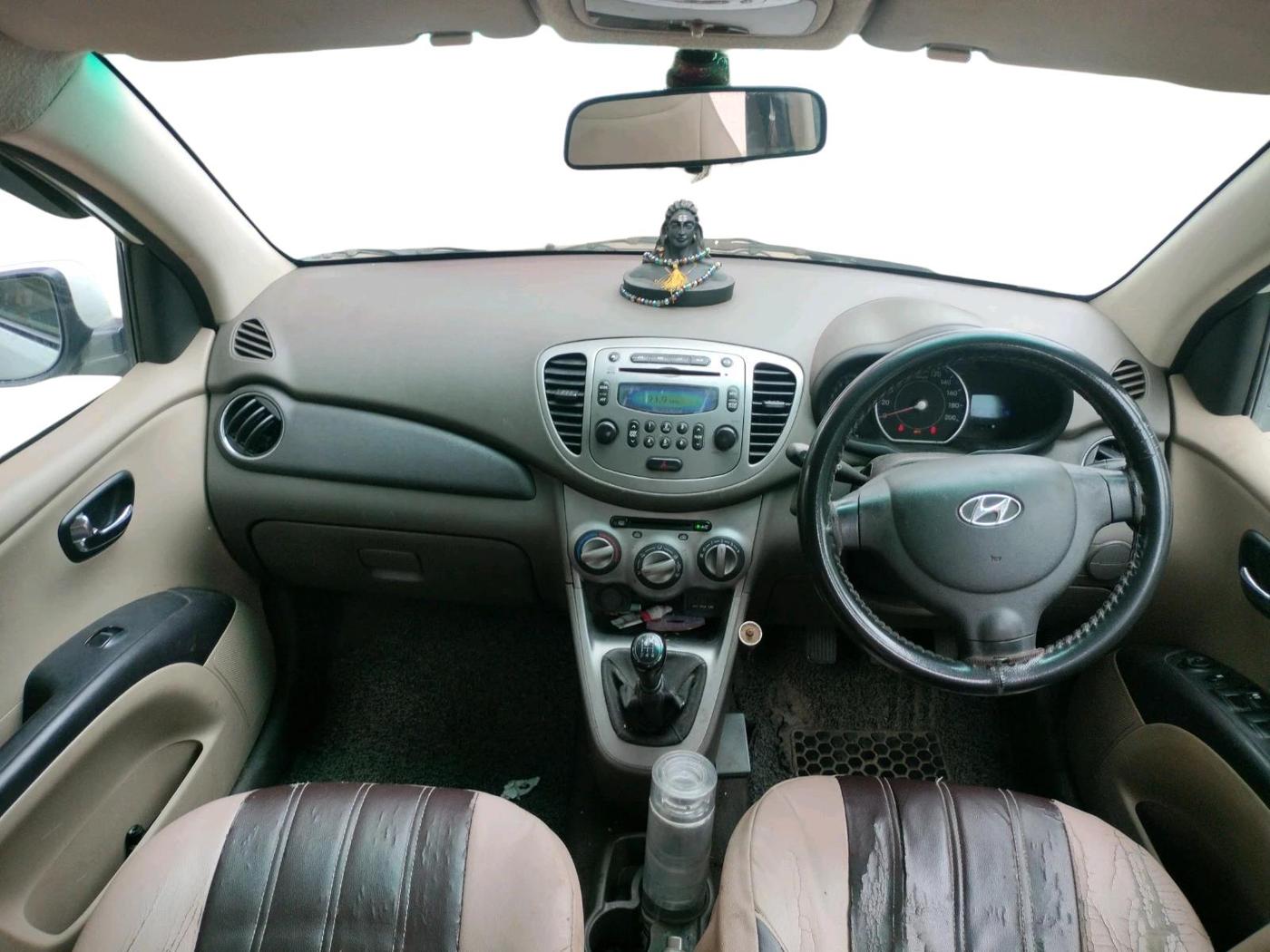 2013 Hyundai i10 SPORTZ 1.2, CNG, Manual, 2,08,080 km, interior