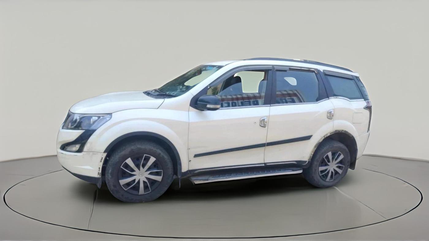 2017 Mahindra XUV500 W4, Diesel, Manual, 1,90,857 km, exterior
