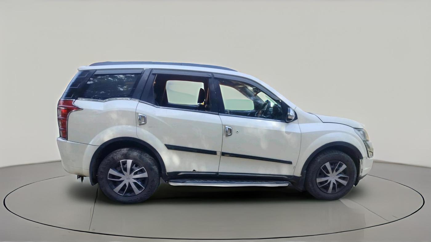 2017 Mahindra XUV500 W4, Diesel, Manual, 1,90,857 km, exterior